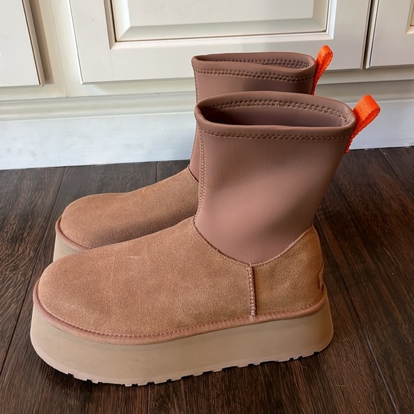 NWT! UGG Classic Dipper Stretch Boots! - Picture 8 of 13